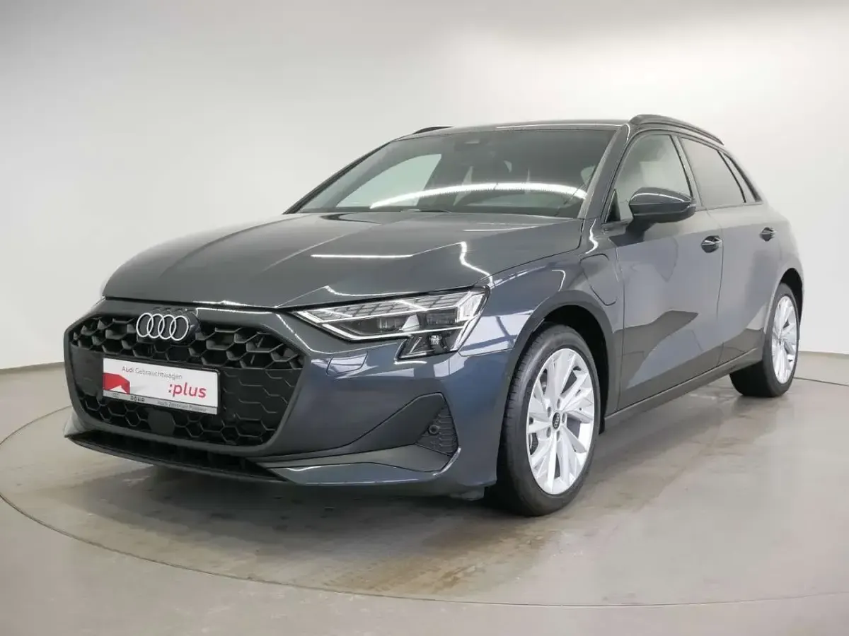 Gebraucht Audi A3 Sport 204 PS (150 kW) 2025 Grau Limousine