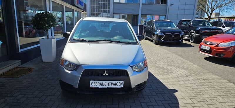 Silber Gebraucht 2010 Mitsubishi Colt Inform Limousine | 3.900 € (Teuer) - Bild 1/4