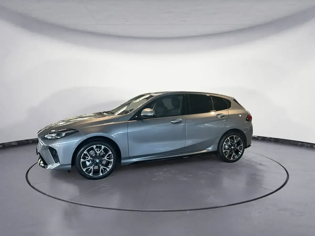 Neu BMW 116 M Sport 122 PS (89 kW) 2026 Grau Kleinwagen