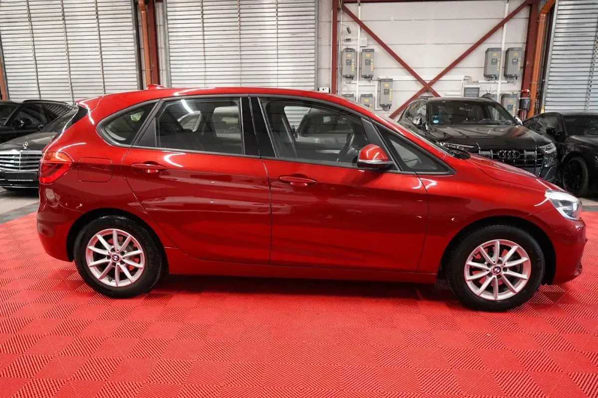 Używany BMW 218 Active Tourer Performance 136 KM (100 kW) 2017 Czerwony Minivan