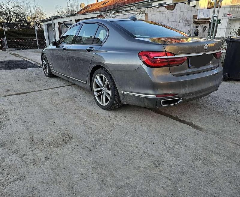 Gebraucht BMW 740 Executive 320 PS (235 kW) 2018 Grau Limousine