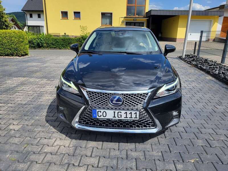 Schwarz Gebraucht 2017 Lexus CT200h Launch Edition Limousine | 17.800 € (Fairer Preis) - Bild 1/4
