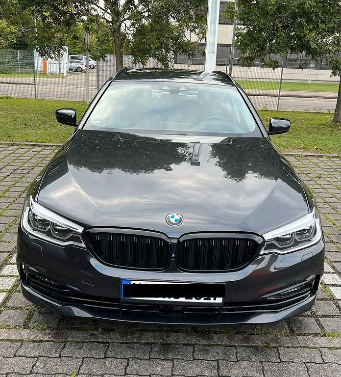 Silber Gebraucht 2018 BMW 520 Sport Line Kombi | 24.500 € (Fairer Preis) - Bild 1/4