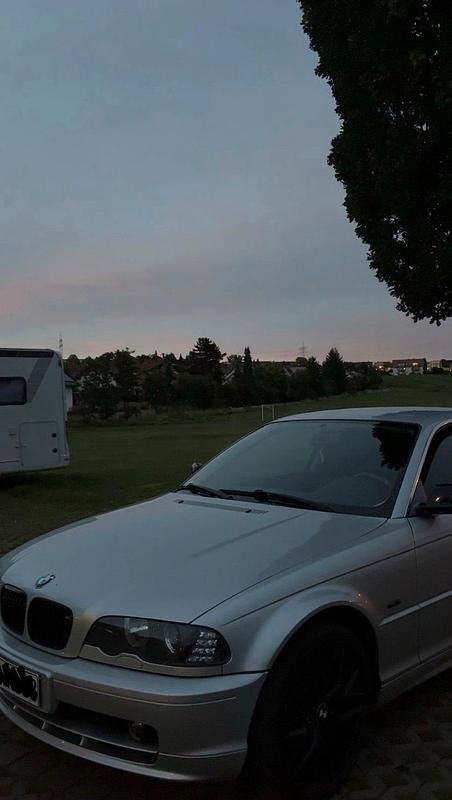 Gebraucht BMW 320 150 PS (110 kW) 2000 Silber Coupé