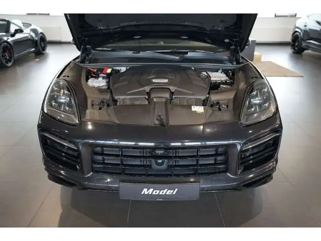 Gebraucht Porsche Cayenne S 441 PS (324 kW) 2020 Tiefschwarzmetallic (metallic) SUV