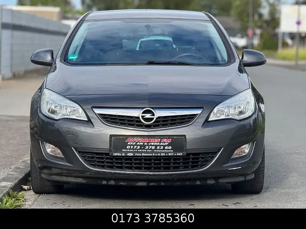 Gebraucht Opel Astra Design Edition 101 PS (74 kW) 2011 Grau Limousine