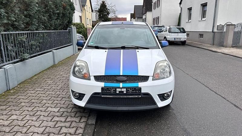 Gebraucht Ford Fiesta ST 150 PS (110 kW) 2008 Frozen white Kleinwagen