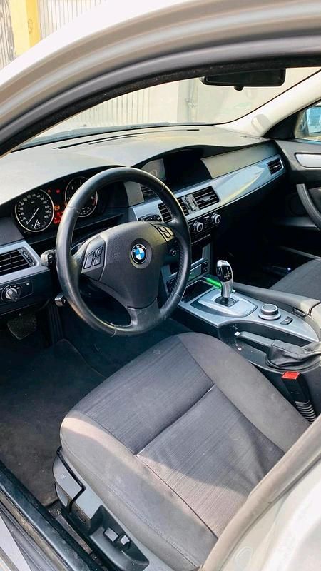 Gebraucht BMW 530 197 PS (144 kW) 2008 Grau Limousine