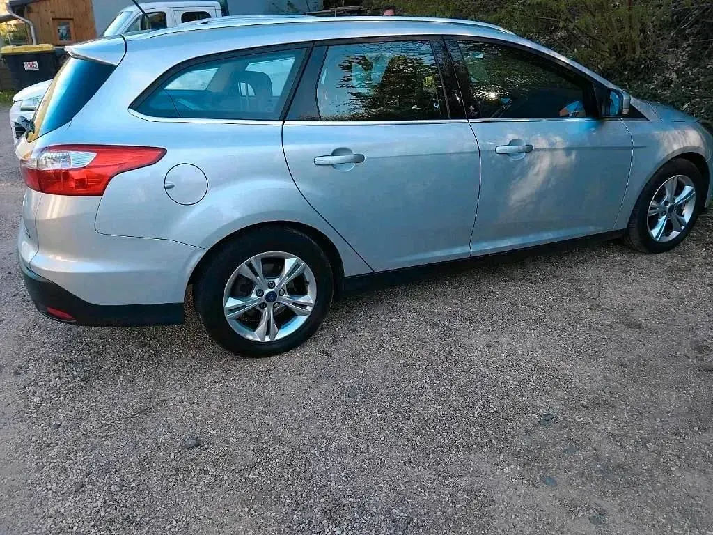 Używany Ford Focus 105 KM (77 kW) 2012 Szary Kombi