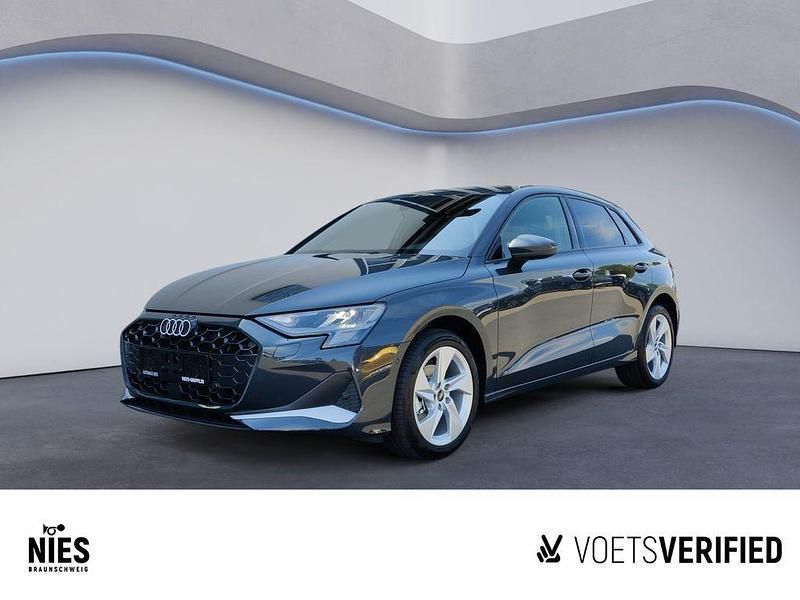 Manhattangrau metallic Gebraucht 2025 Audi A3 Sportback Advanced Plus Limousine | 37.890 € (Fairer Preis) - Bild 1/4