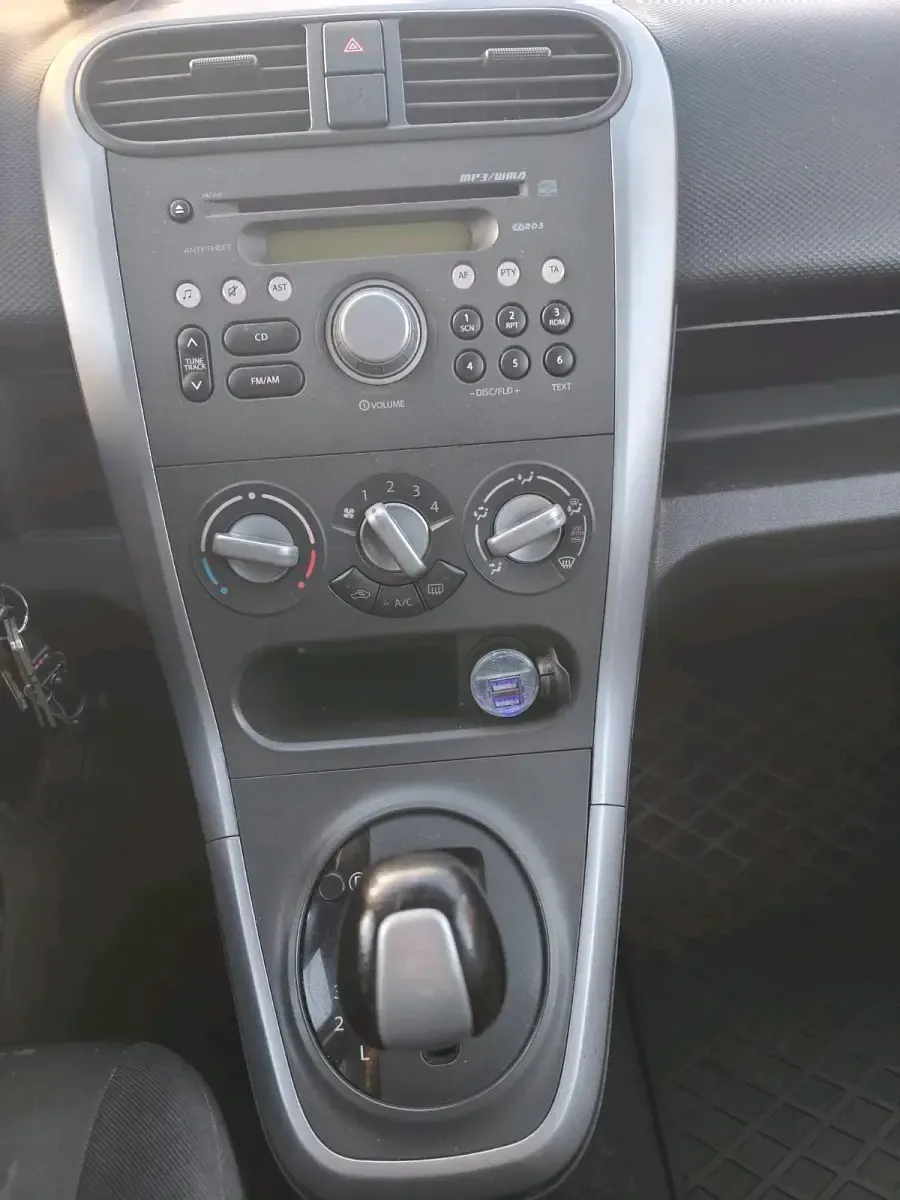 Gebraucht Opel Agila 90 PS (66 kW) 2014 Silber Kleinwagen