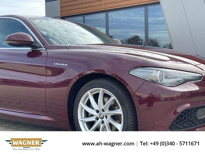 Rot Gebraucht 2017 Alfa Romeo Giulia Veloce Limousine | 19.500 € - Bild 1/4