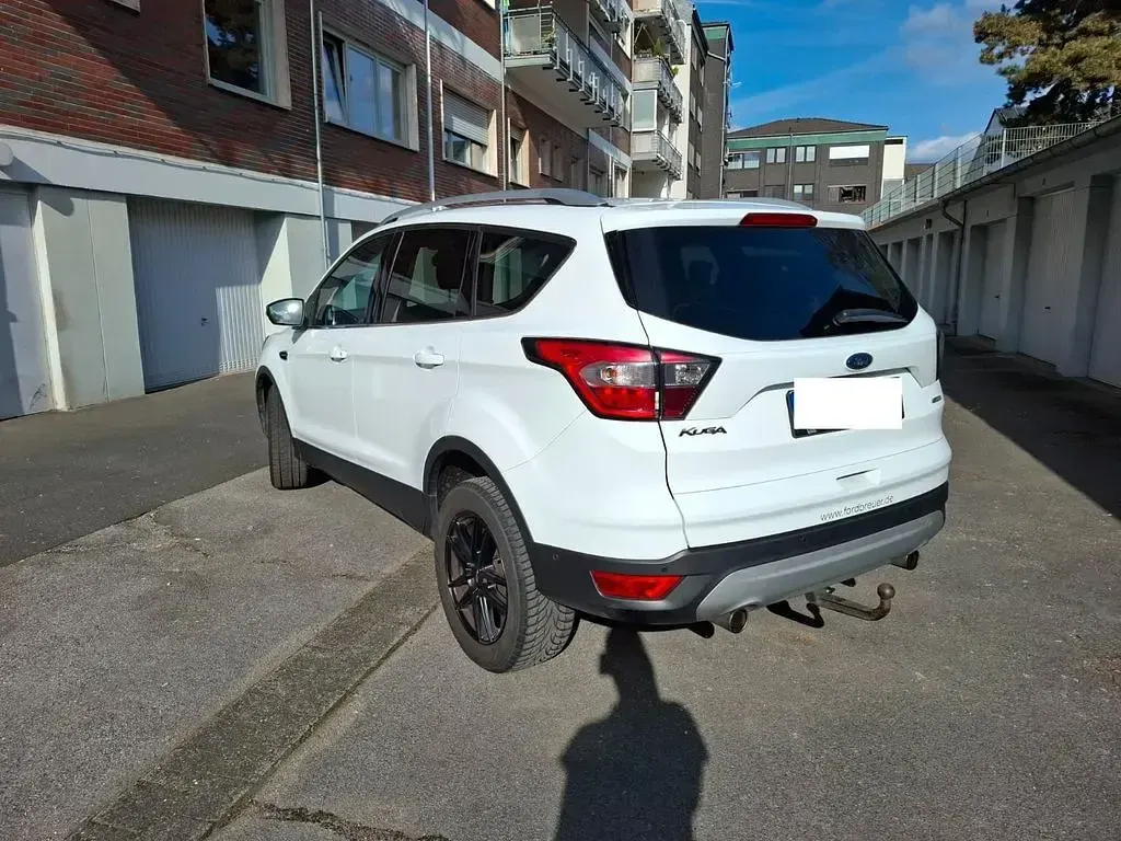 Gebraucht Ford Kuga Trend 150 PS (110 kW) 2017 Weiß SUV