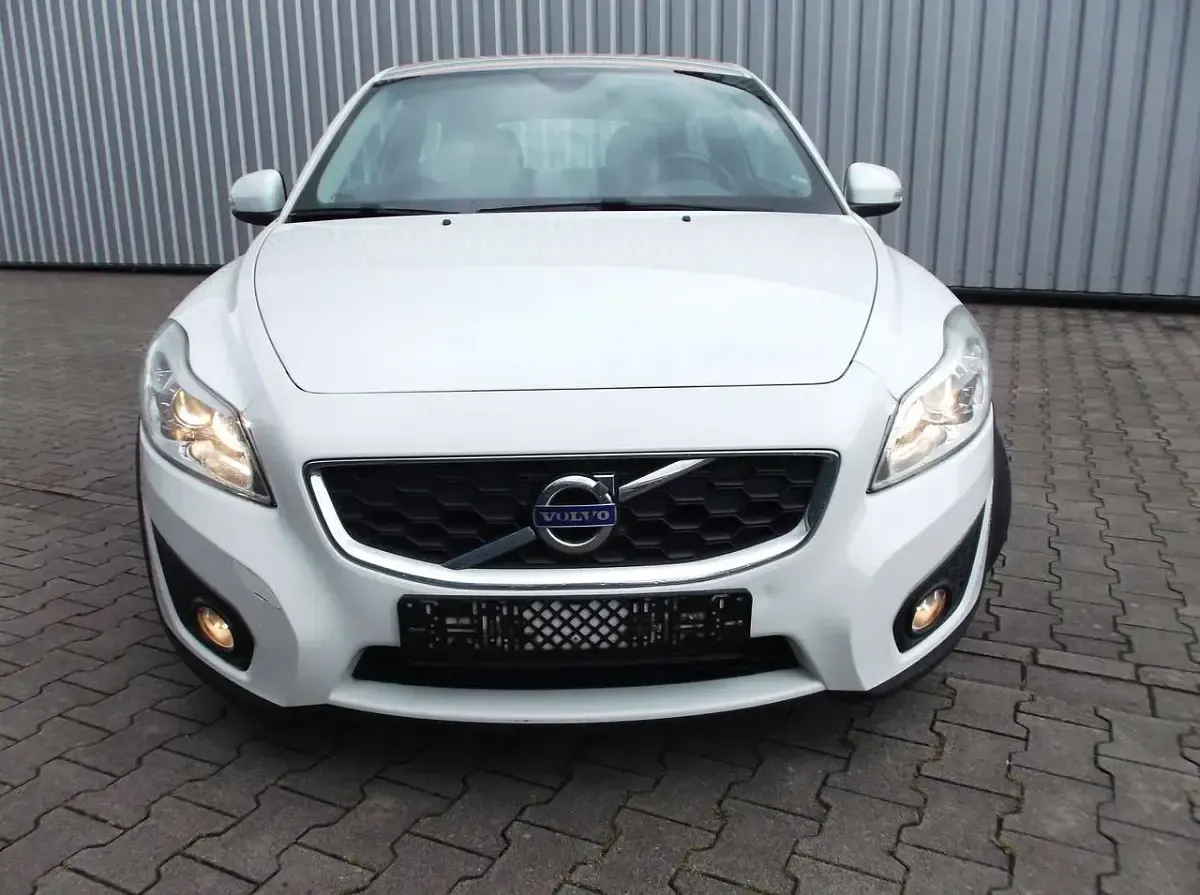 Używany Volvo C30 R-Design 114 KM (83 kW) 2012 Biały Hatchback