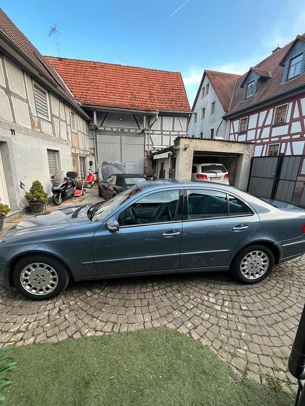 Gebraucht Mercedes E200 162 PS (119 kW) 2004 Blau Limousine