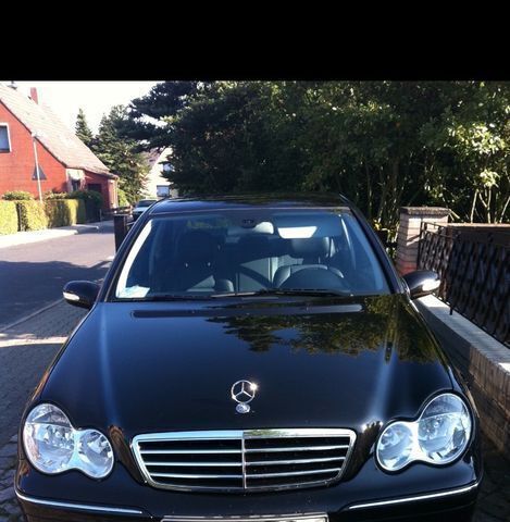 Schwarz Gebraucht 2006 Mercedes C180 Avantgarde Limousine | 9.500 € - Bild 1/4