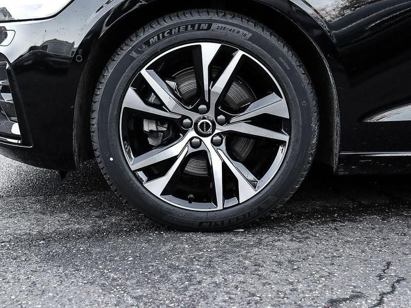Gebraucht Volvo V60 Plus 197 PS (144 kW) 2025 Schwarz Kombi