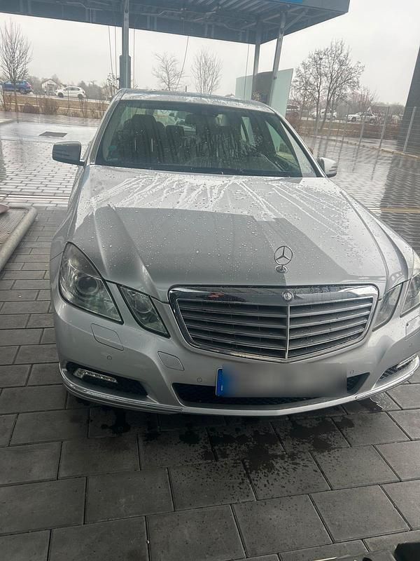 Gebraucht Mercedes E220 170 PS (125 kW) 2009 Silber Limousine