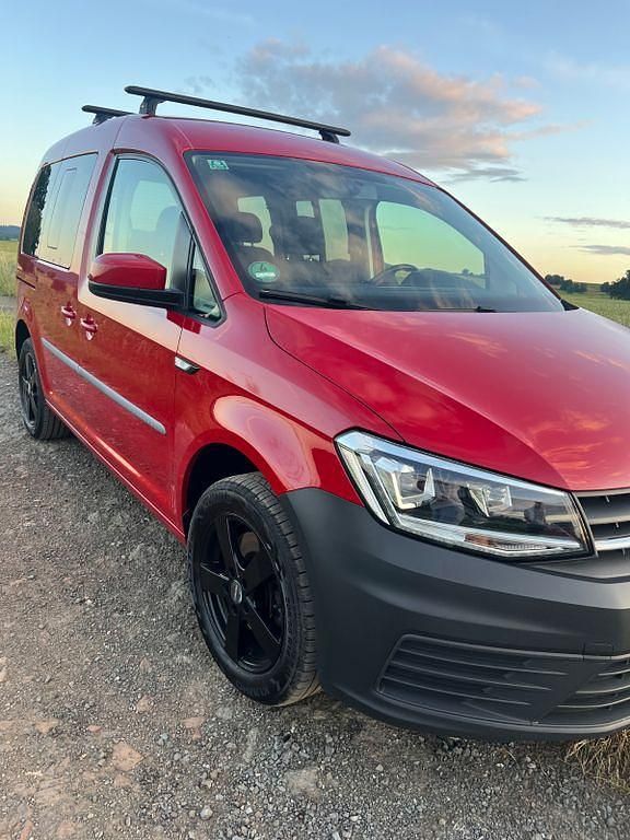 Gebraucht VW Caddy Trendline 150 PS (110 kW) 2018 Rot Van / Kleinbus