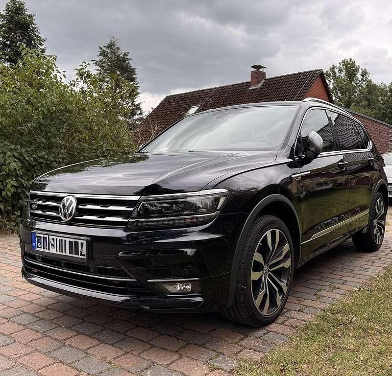 Schwarz Gebraucht 2019 VW Tiguan Allspace Highline SUV | 31.790 € (Fairer Preis) - Bild 1/4