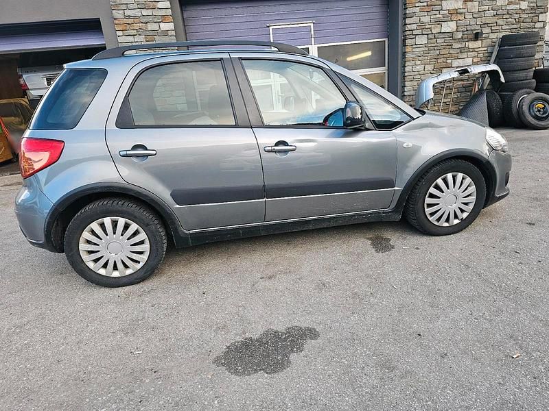 Gebraucht Suzuki SX4 107 PS (78 kW) 2008 Silber Kleinwagen