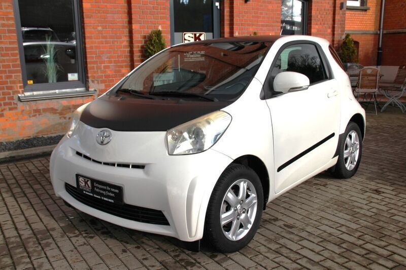 Weiß Gebraucht 2009 Toyota iQ Kleinwagen | 3.999 € (Fairer Preis) - Bild 1/4