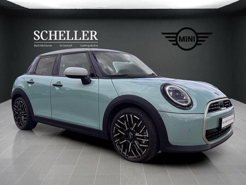 Second-hand Mini Cooper S Favoured 204 CP (150 kW) 2024 Verde Hatchback