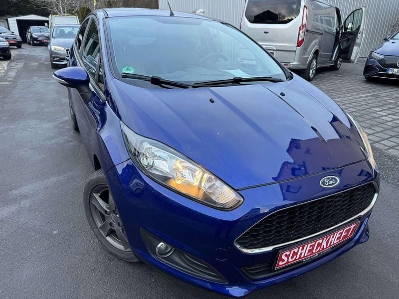 Gebraucht Ford Fiesta Celebration 101 PS (74 kW) 2017 Indicblau metallic Limousine
