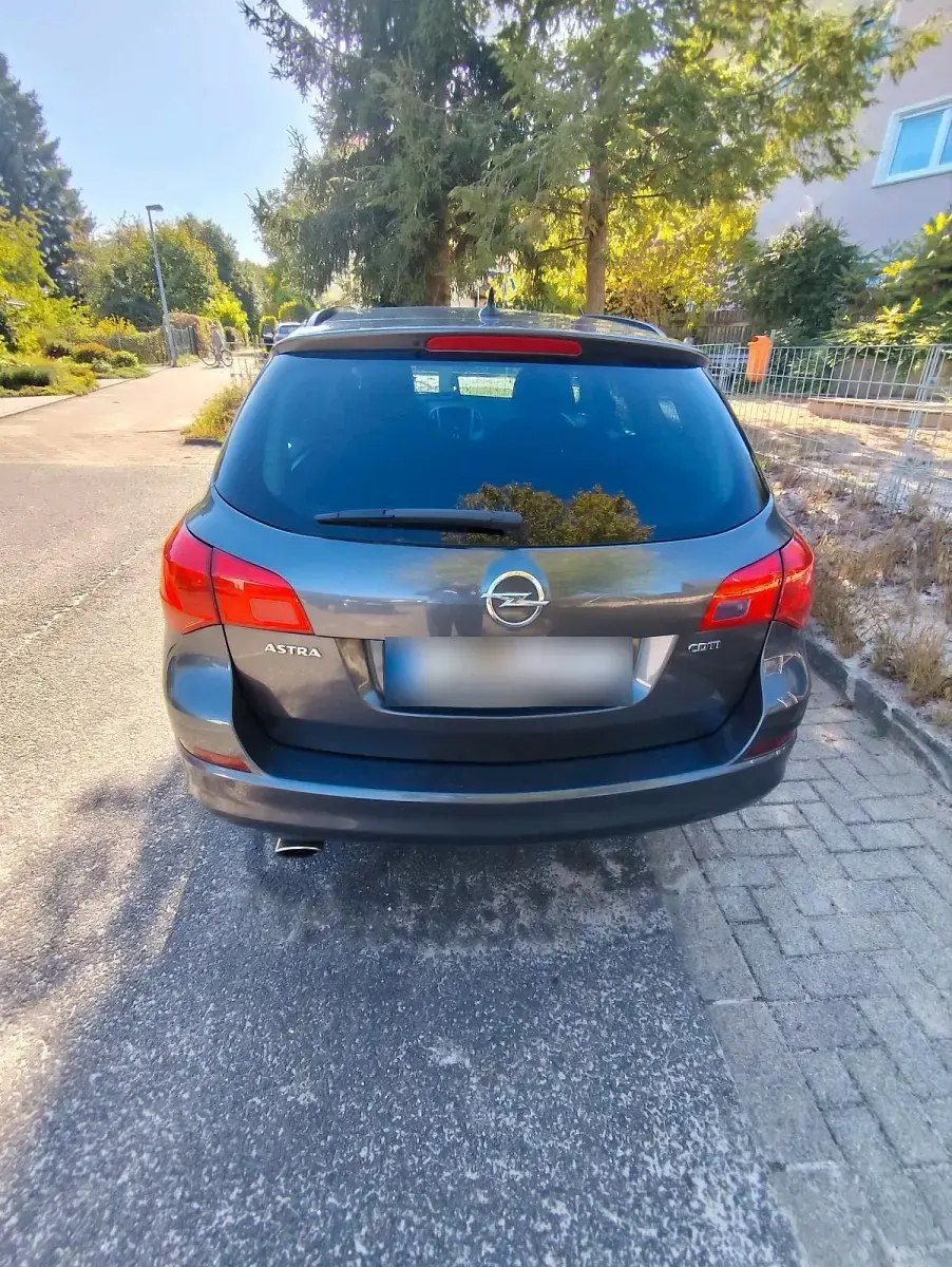 Gebraucht Opel Astra 165 PS (121 kW) 2011 Grau Kombi