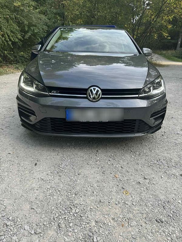 Grau Gebraucht 2018 VW Golf VII Highline Kleinwagen | 15.500 € (Fairer Preis) - Bild 1/4
