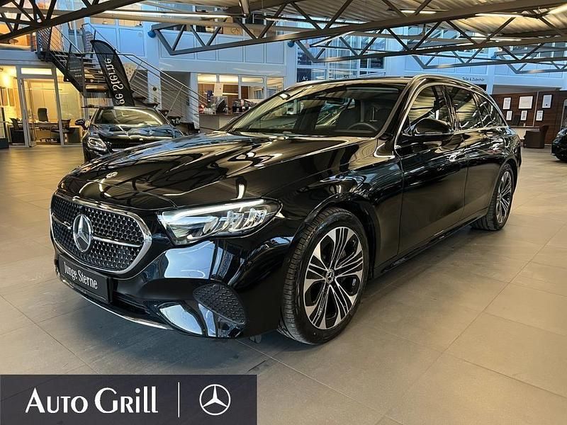 Metalliclack obsidianschwarz m Gebraucht 2024 Mercedes E300 Avantgarde Kombi | 48.900 € (Fairer Preis) - Bild 1/4