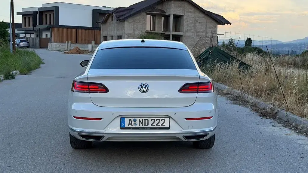 Gebraucht VW Arteon Elegance 150 PS (110 kW) 2017 Weiß Kleinwagen