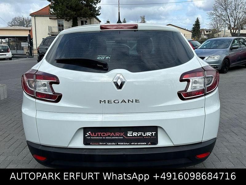 Gebraucht Renault Mégane III Authentique 116 PS (85 kW) 2015 Weiß Limousine