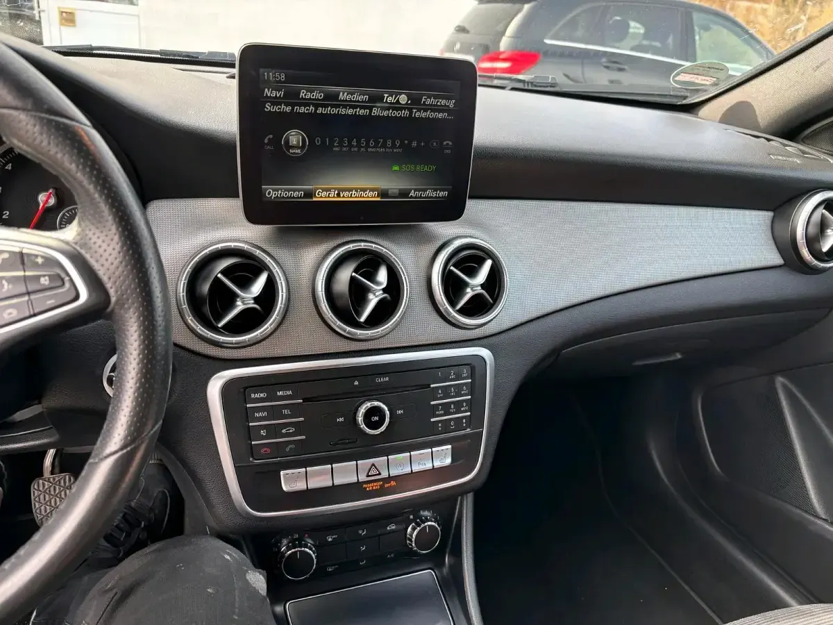 Gebraucht Mercedes CLA180 135 PS (99 kW) 2017 Schwarz Limousine