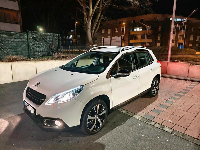 Weiß Gebraucht 2016 Peugeot 2008 Allure SUV | 5.700 € - Bild 1/4