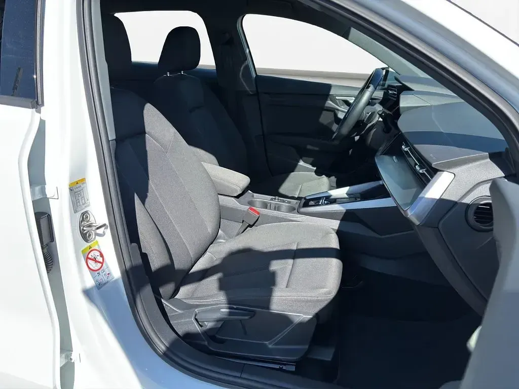 Używany Audi A3 Performance 150 KM (110 kW) 2023 Biały Sedan/Limuzyna