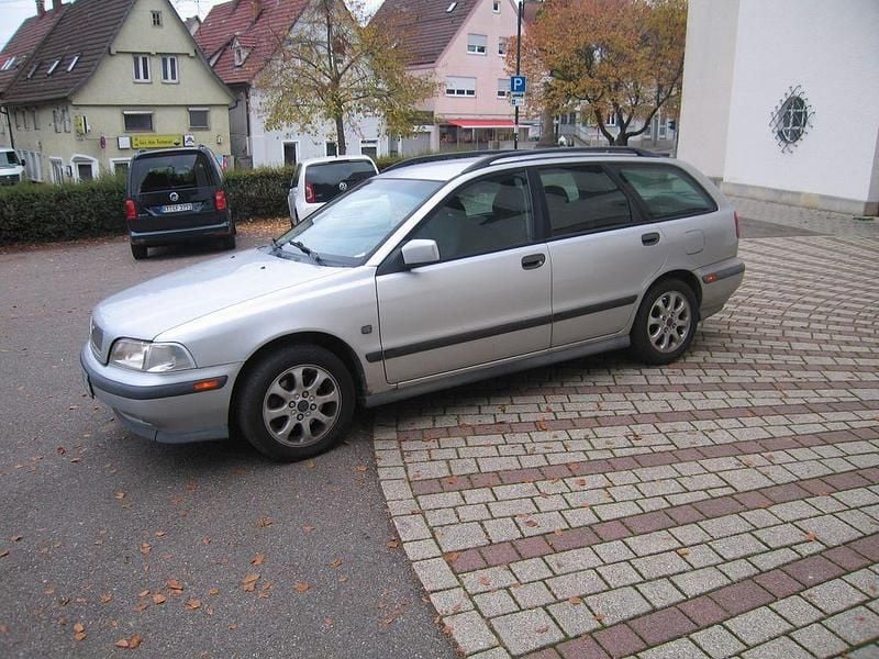 Gebraucht Volvo V40 122 PS (89 kW) 1999 Silber Kombi
