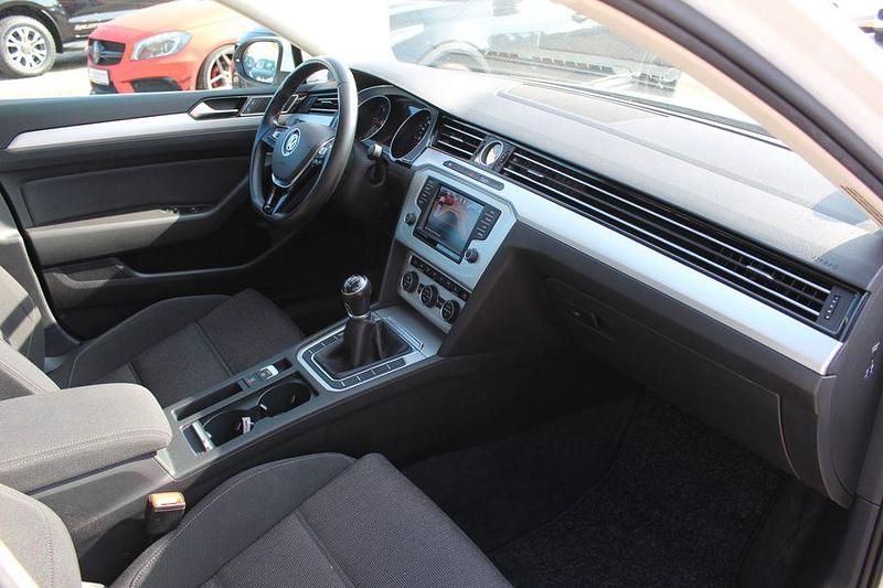 Gebraucht VW Passat Comfortline 150 PS (110 kW) 2017 Weiß Limousine