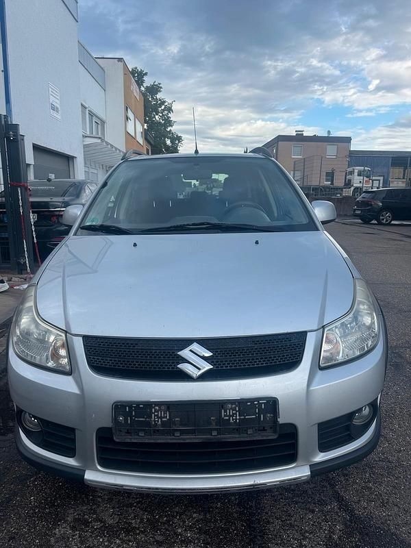 Grau Gebraucht 2007 Suzuki SX4 SUV | 2.000 € (Fairer Preis) - Bild 1/4