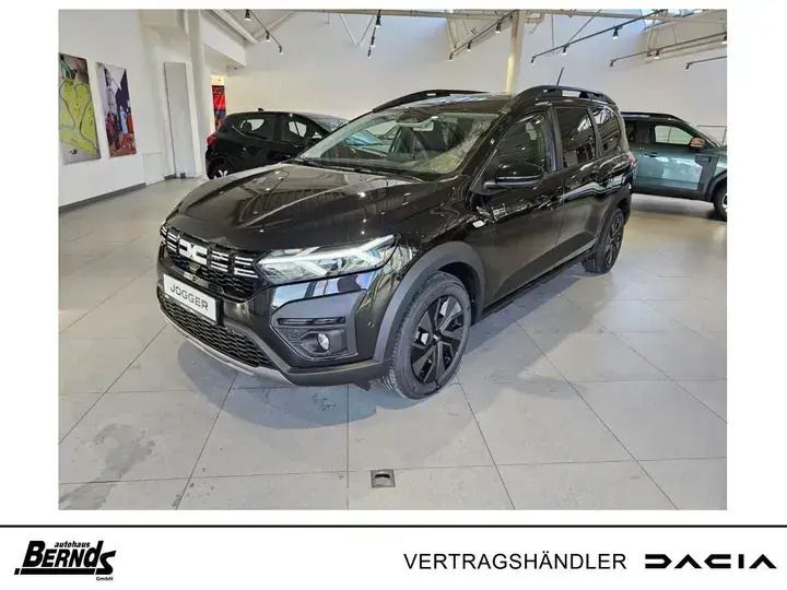 Perlmuttschwarz metallic Neu 2025 Dacia Jogger Expression | 22.049 € (Fairer Preis) - Bild 1/4