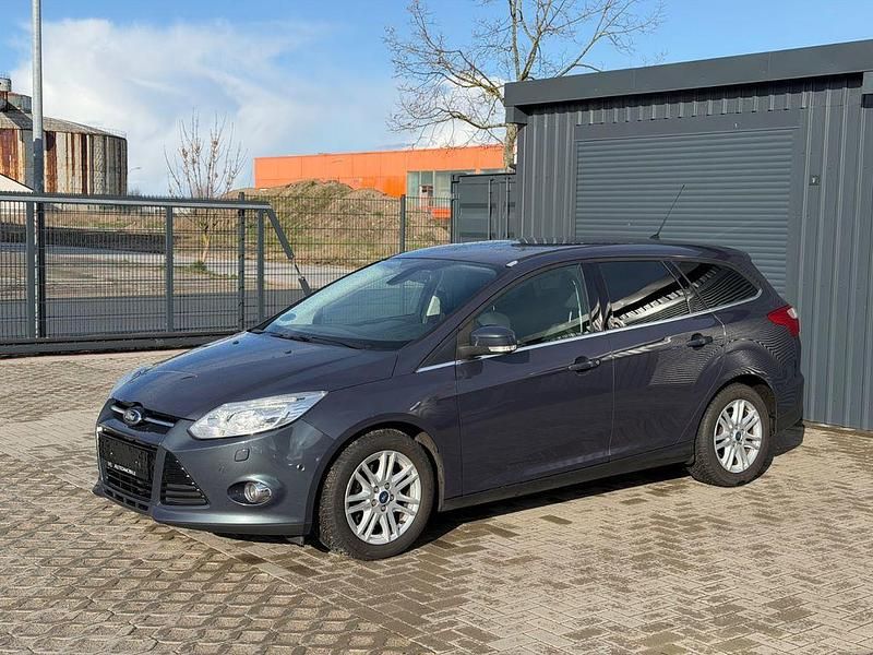 Gebraucht Ford Focus Titanium 140 PS (102 kW) 2012 Grau Limousine