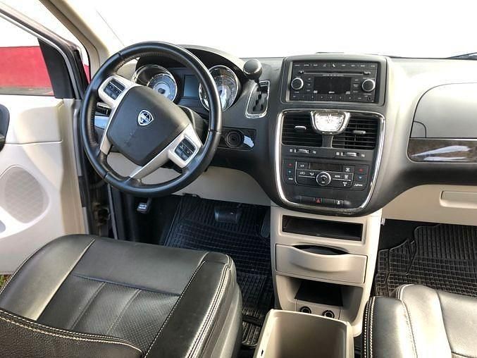 Gebraucht Lancia Voyager S 177 PS (130 kW) 2014 Grau Van / Kleinbus