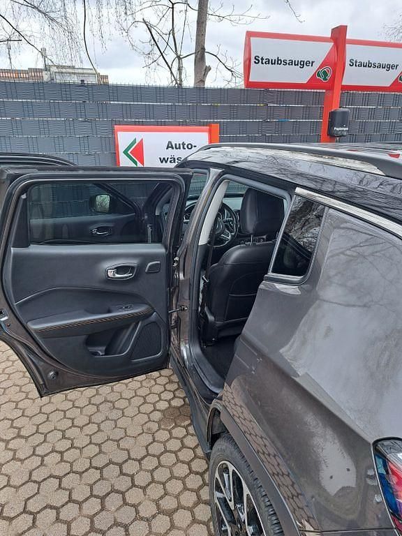 Gebraucht Jeep Compass Limited 150 PS (110 kW) 2020 Schwarz SUV