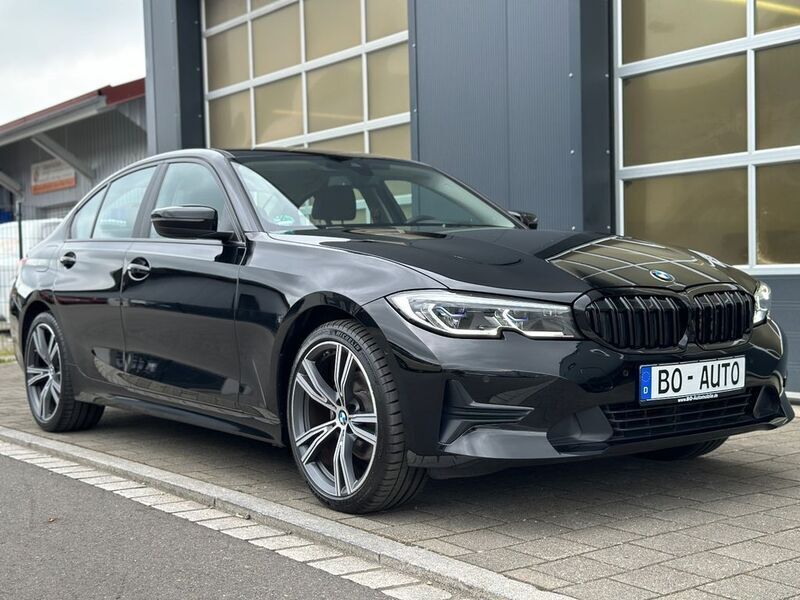 Schwarz 2 Gebraucht 2021 BMW 320 Sport Line Limousine | 30.900 € (Etwas zu teuer) - Bild 1/4