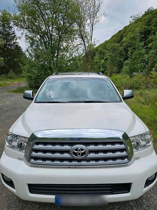 Weiß Gebraucht 2010 Toyota Sequoia SUV | 29.900 € - Bild 1/4
