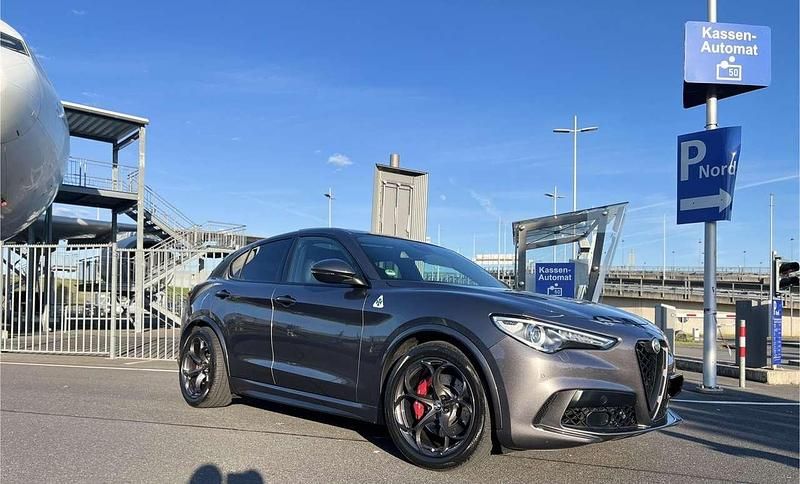 Grau Gebraucht 2019 Alfa Romeo Stelvio Quadrifoglio Verde SUV | 43.000 € (Etwas zu teuer) - Bild 1/4