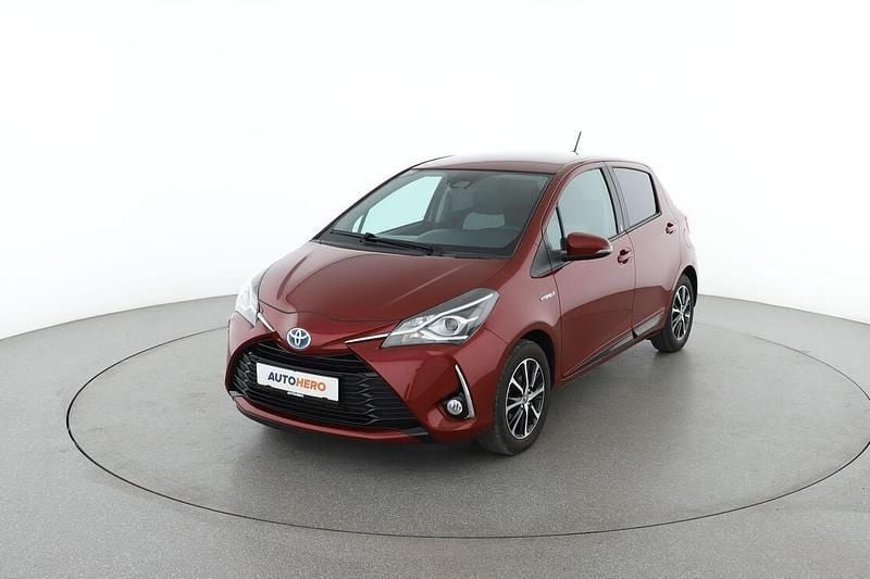 Rot Gebraucht 2017 Toyota Yaris Team Limousine | 13.740 € (Fairer Preis) - Bild 1/3