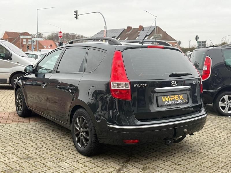 Gebraucht Hyundai i30 126 PS (92 kW) 2009 Schwarz Kombi