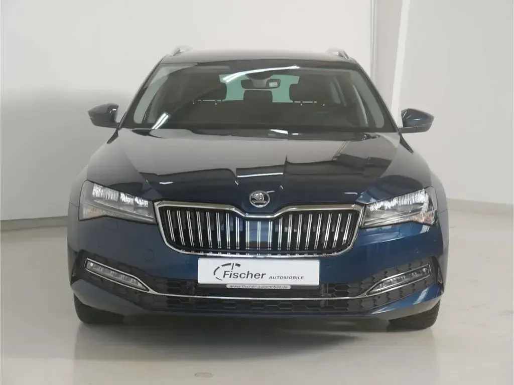 Gebraucht Skoda Superb Style 190 PS (139 kW) 2023 Lavablau metallic Kombi