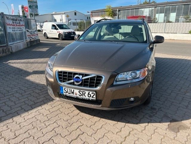 Gebraucht Volvo V70 Pro 241 PS (177 kW) 2012 Braun metallic Kombi